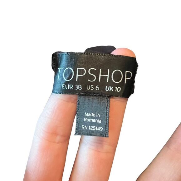 NWT! Topshop blue velvet romper. Size 6 - Picture 4 of 14